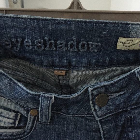 Distressed jeans - Picture 2 of 3